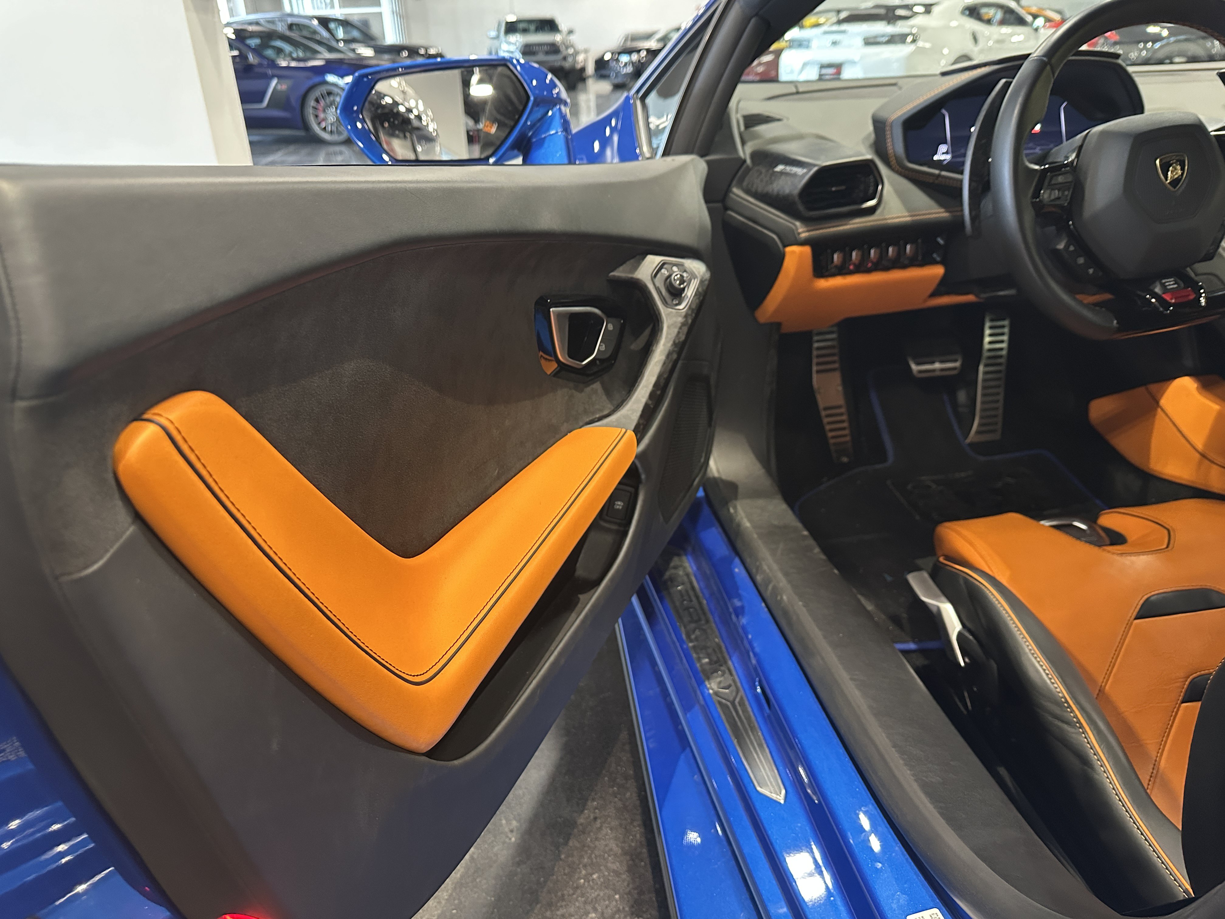 Used 2020 Lamborghini Huracan EVO RWD image 4