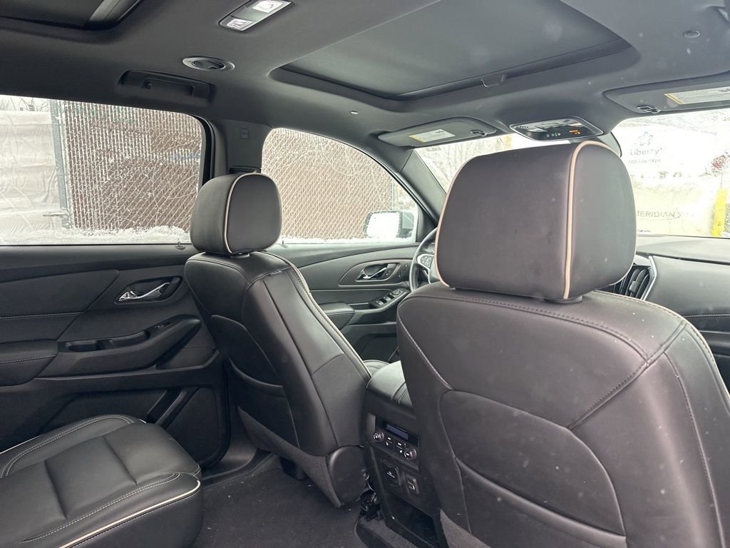 Used 2023 Chevrolet Traverse Premier image 13