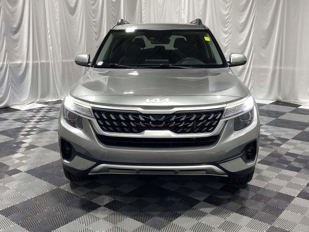 Used 2022 Kia Seltos Nightfall Edition image 6