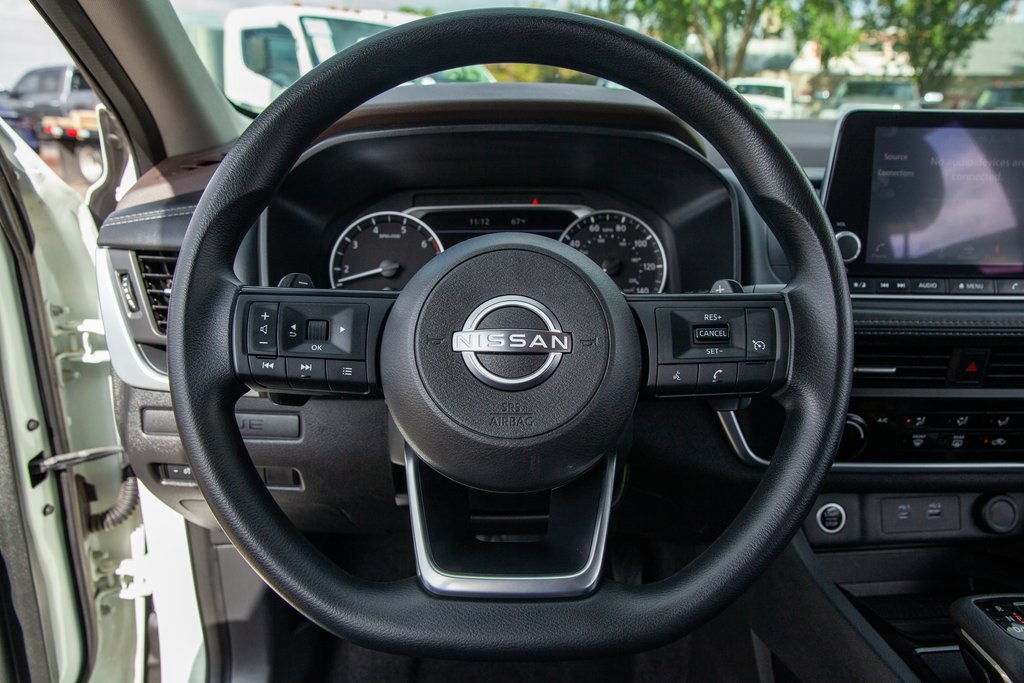 Used 2023 Nissan Rogue S image 17