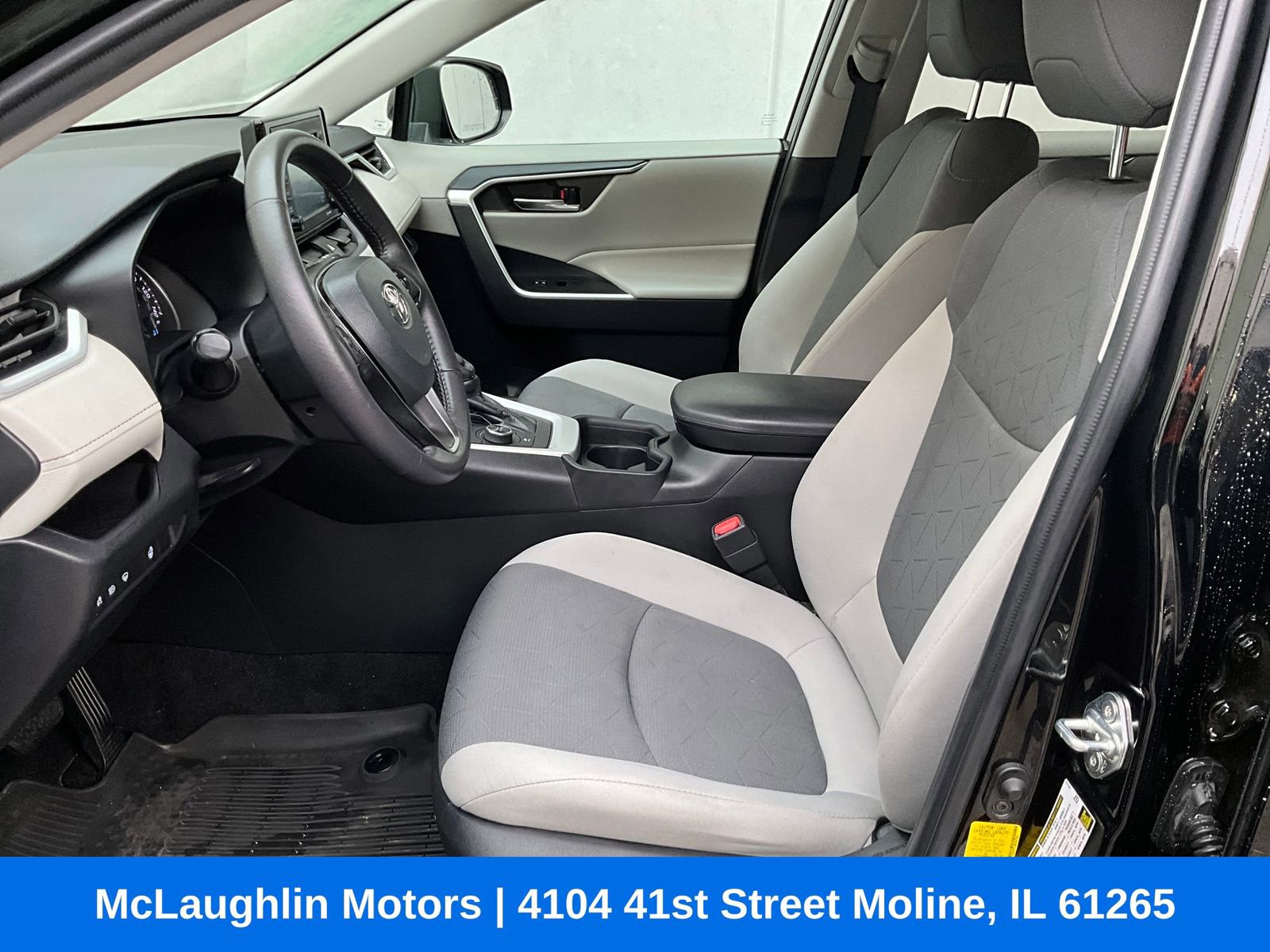 Used 2021 Toyota RAV4 XLE w/ XLE Grade Weather Package image 2