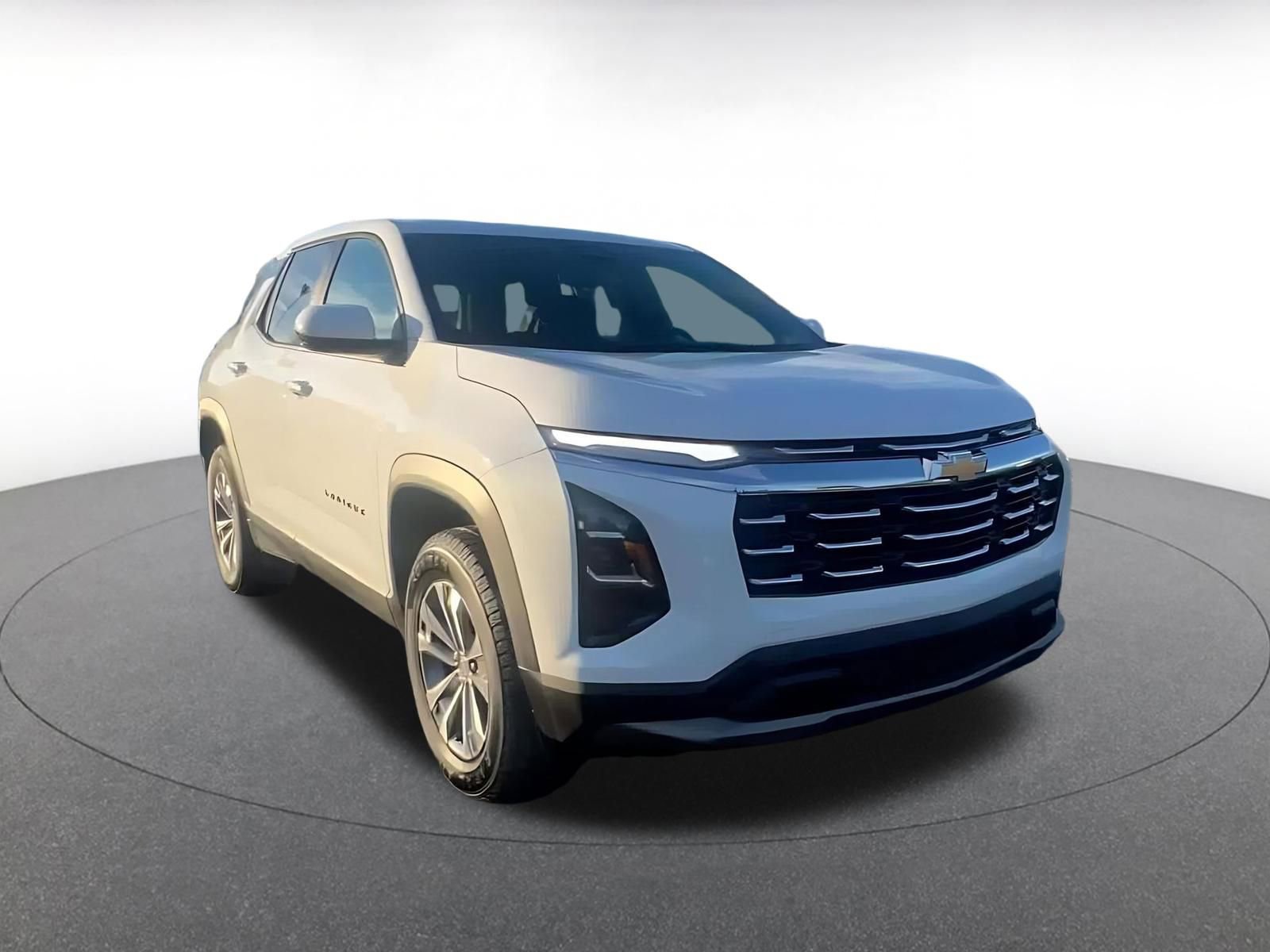 Used 2025 Chevrolet Equinox LT AWD/4WD image 3