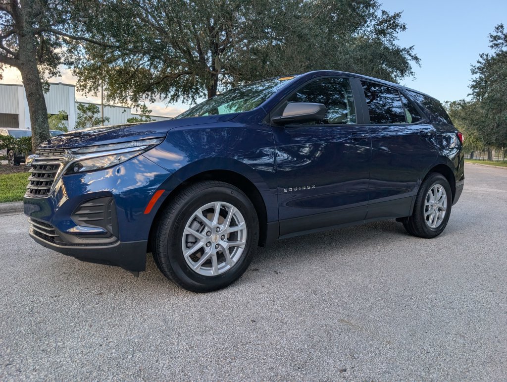 Used 2023 Chevrolet Equinox LS w/ LS Convenience Package FWD image 3