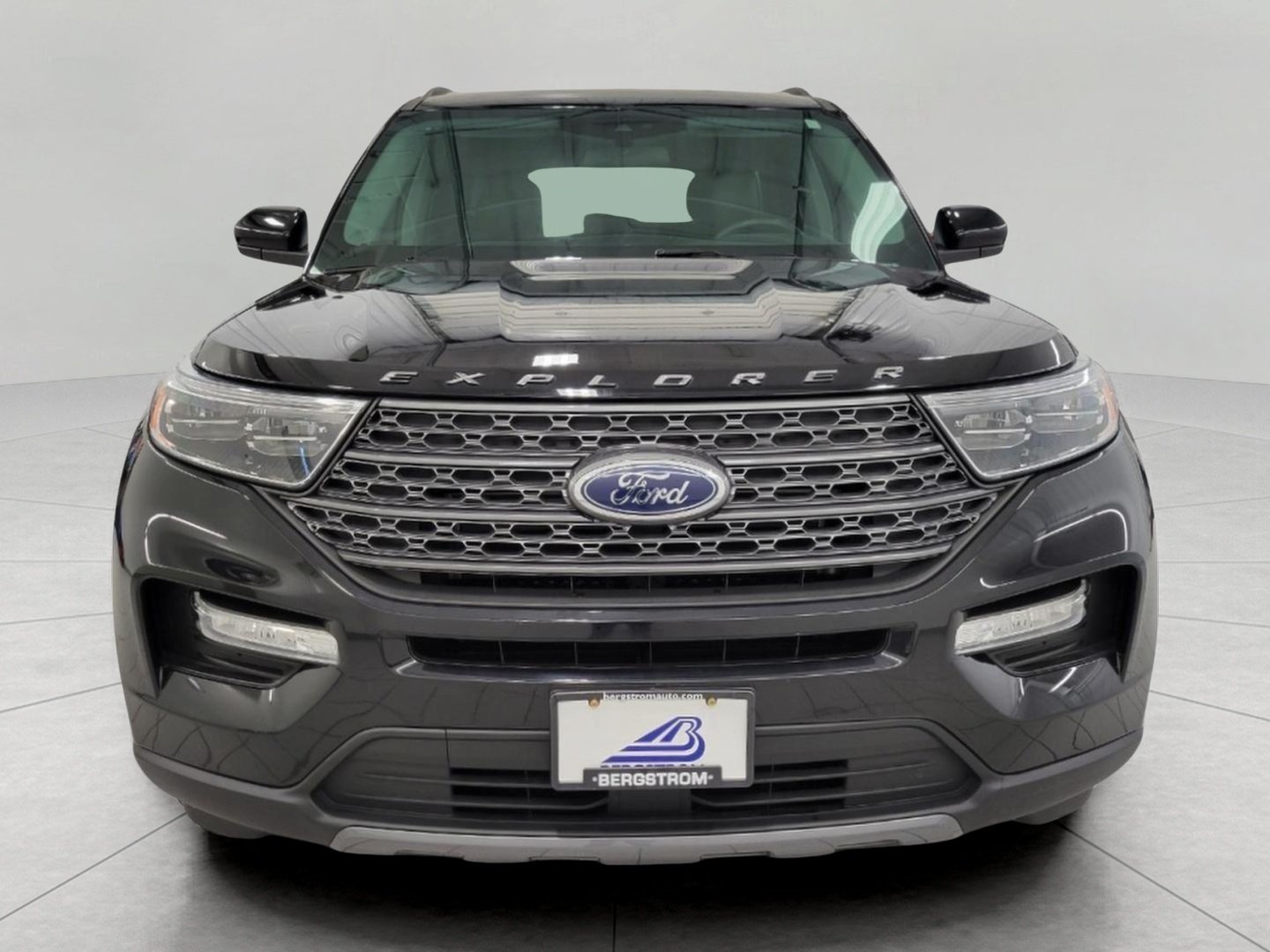 Used 2023 Ford Explorer XLT w/ Equipment Group 202A AWD/4WD image 43