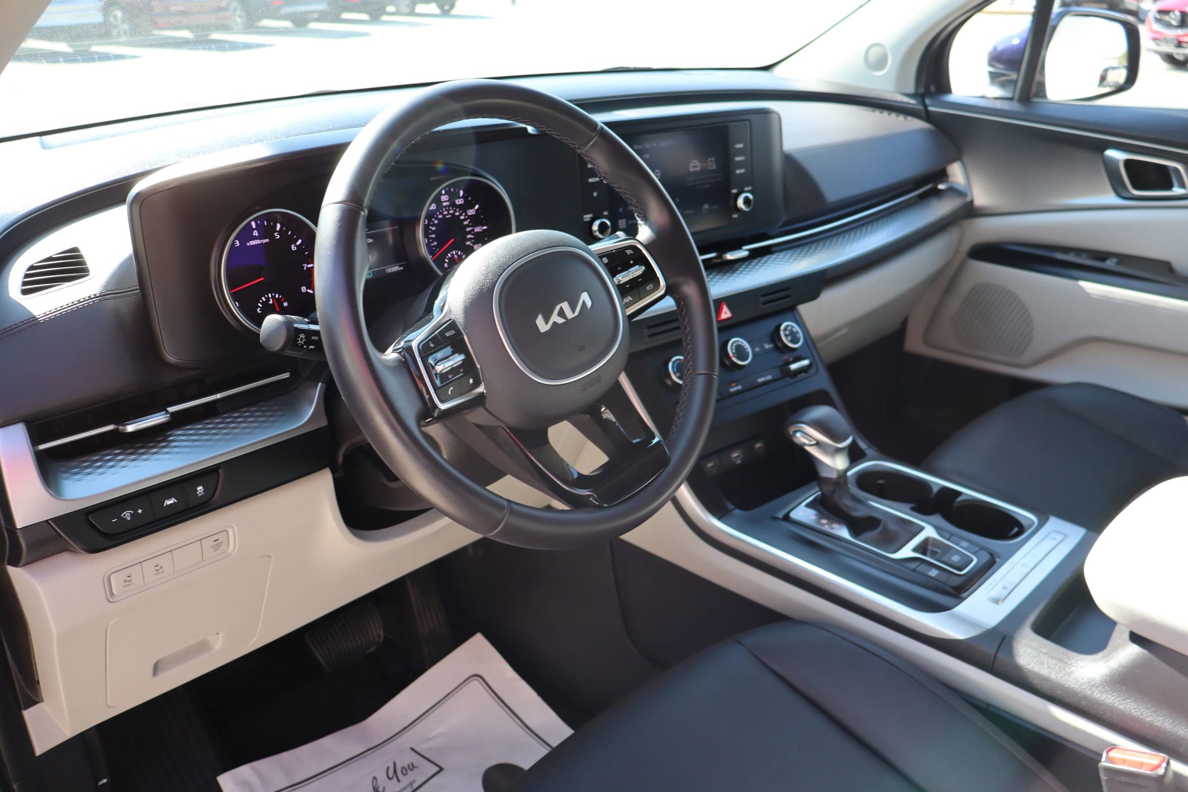 Used 2024 Kia Carnival LX image 16