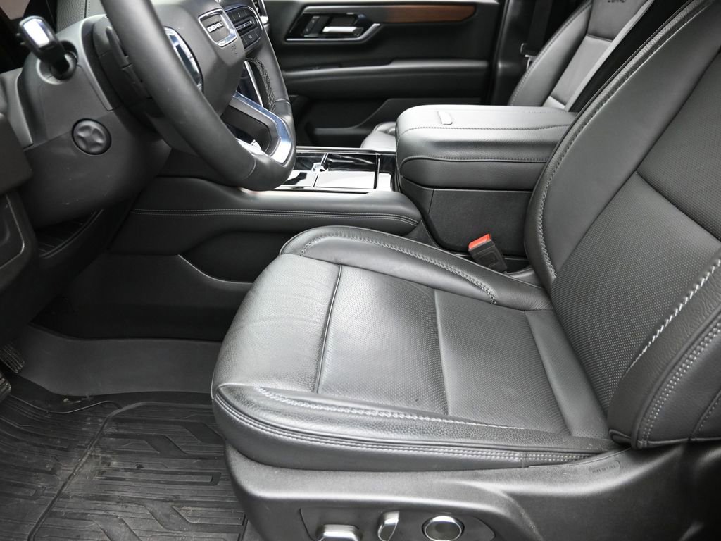 Used 2025 GMC Yukon Denali w/ LPO, Floor Liner Package image 15