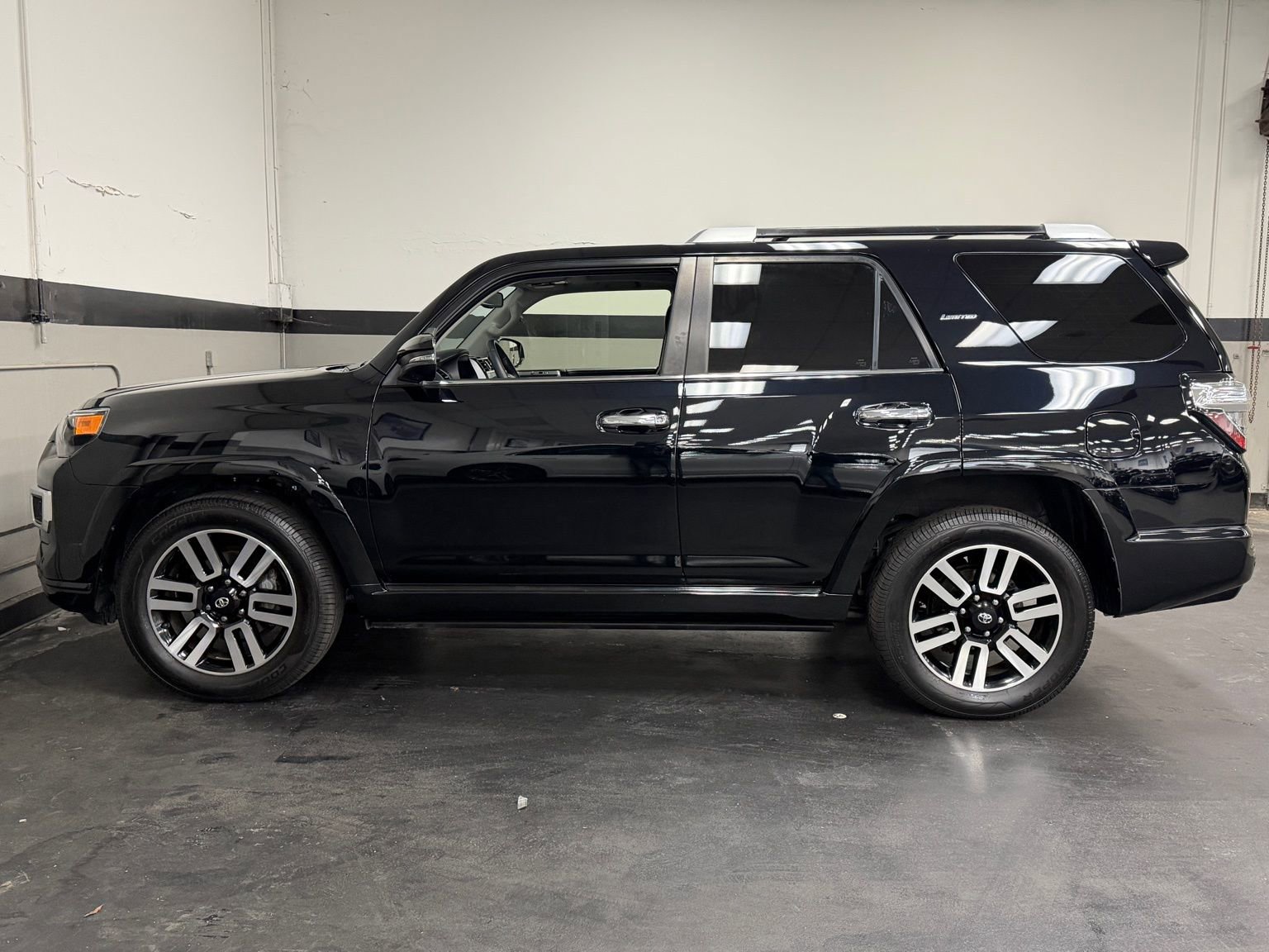 Used 2022 Toyota 4Runner Limited image 9