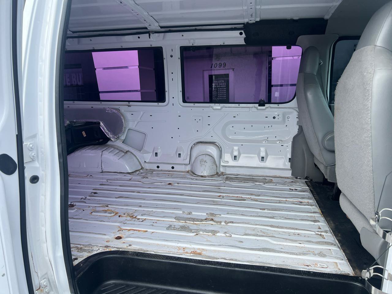 Used 2014 Ford E-350 and Econoline 350 Extended Super Duty RWD image 14