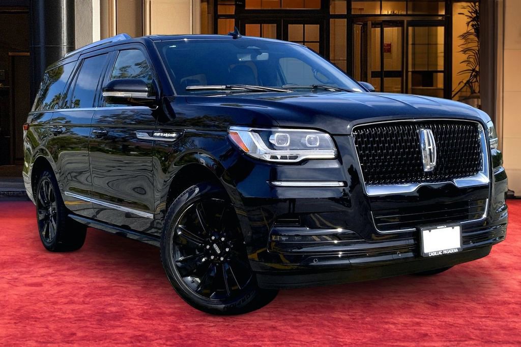 Used 2023 Lincoln Navigator Reserve image 2