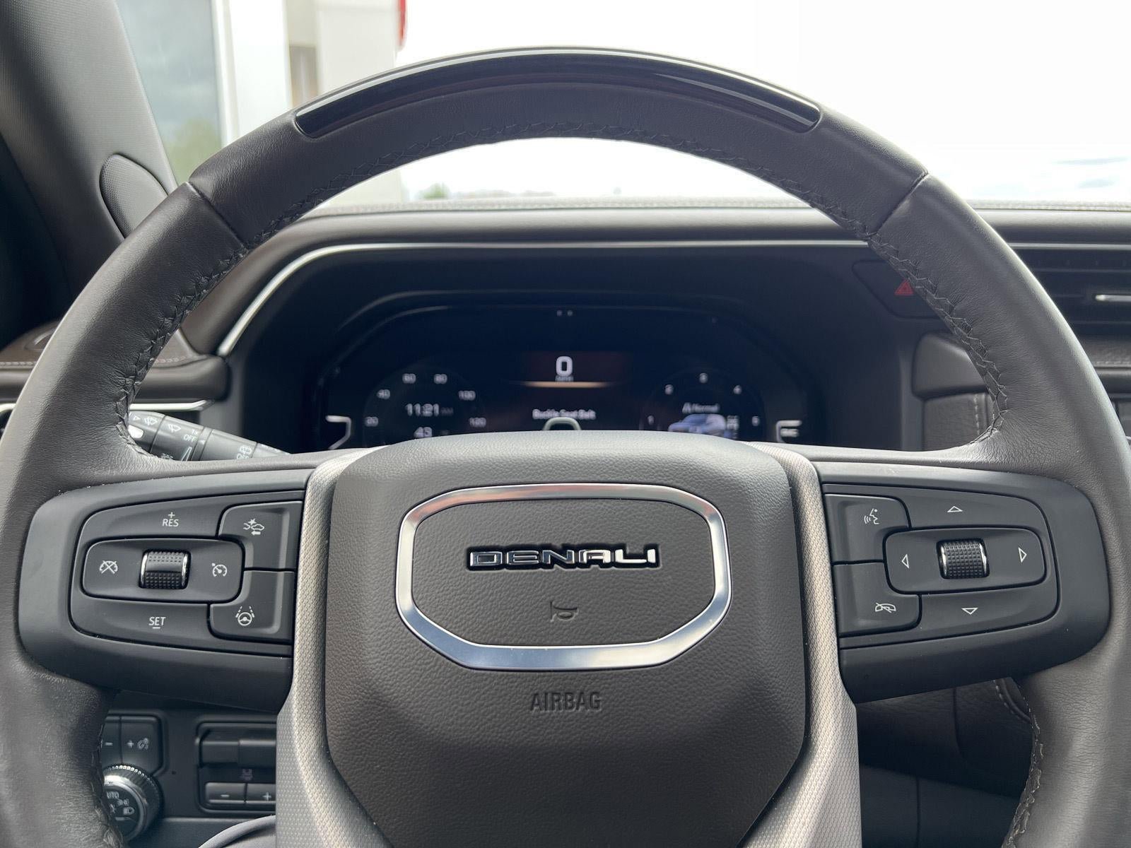 Used 2024 GMC Yukon Denali w/ Advanced Technology Package AWD/4WD image 26