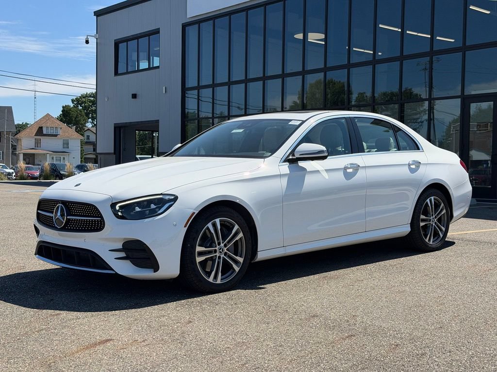 Used 2022 Mercedes-Benz E 350 4MATIC Sedan image 1