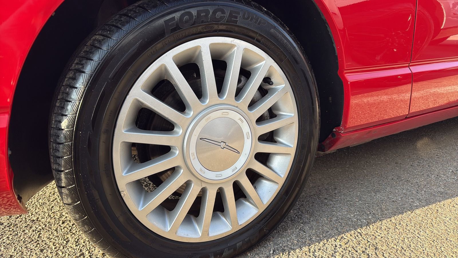 Used 2005 Ford Thunderbird image 24