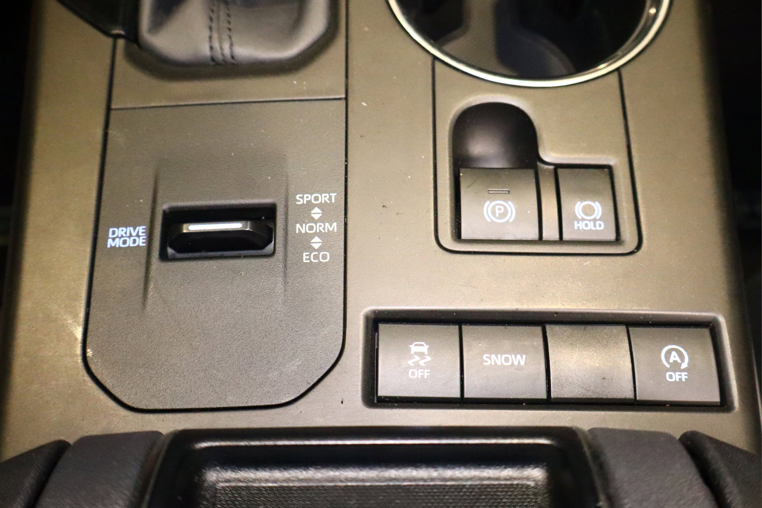 Used 2020 Toyota Highlander LE image 28