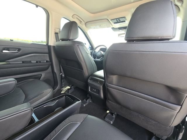 Used 2025 Nissan Pathfinder SL w/ SL Premium Package image 17
