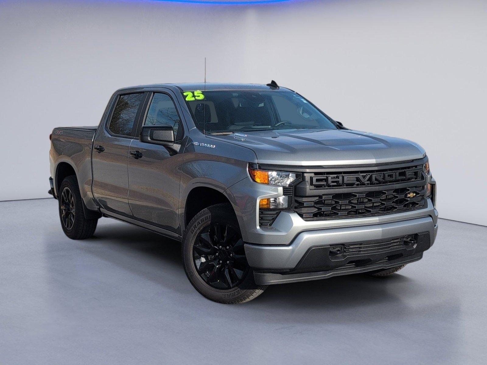 Used 2025 Chevrolet Silverado 1500 Custom image 2