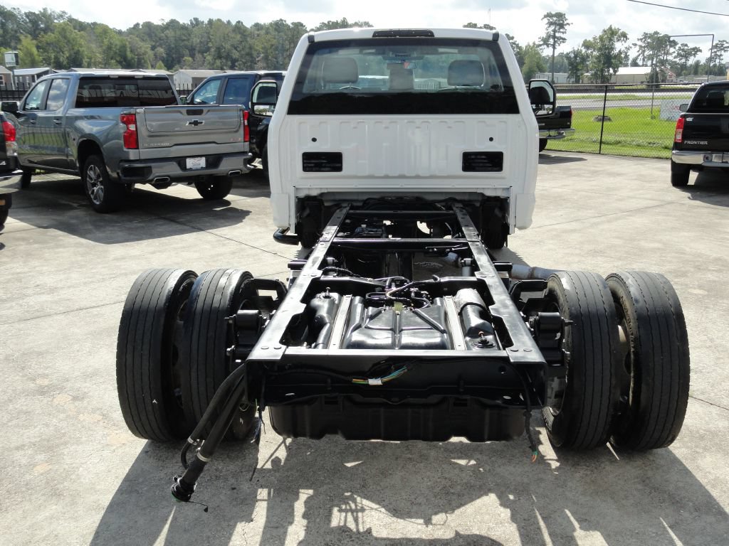 Used 2017 Ford F550 2WD Regular Cab Super Duty image 4