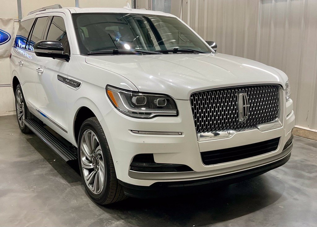 Used 2024 Lincoln Navigator Reserve AWD/4WD image 2