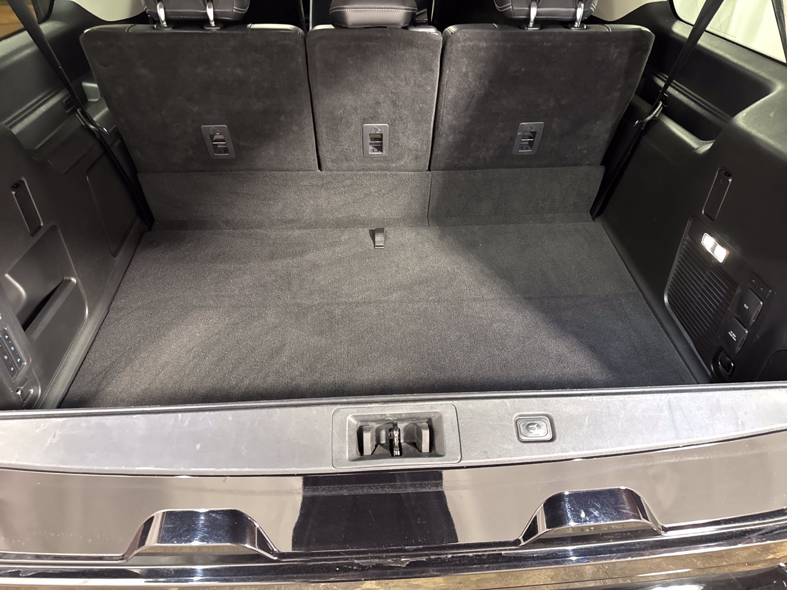 Used 2025 Ford Expedition Max Platinum AWD/4WD image 24