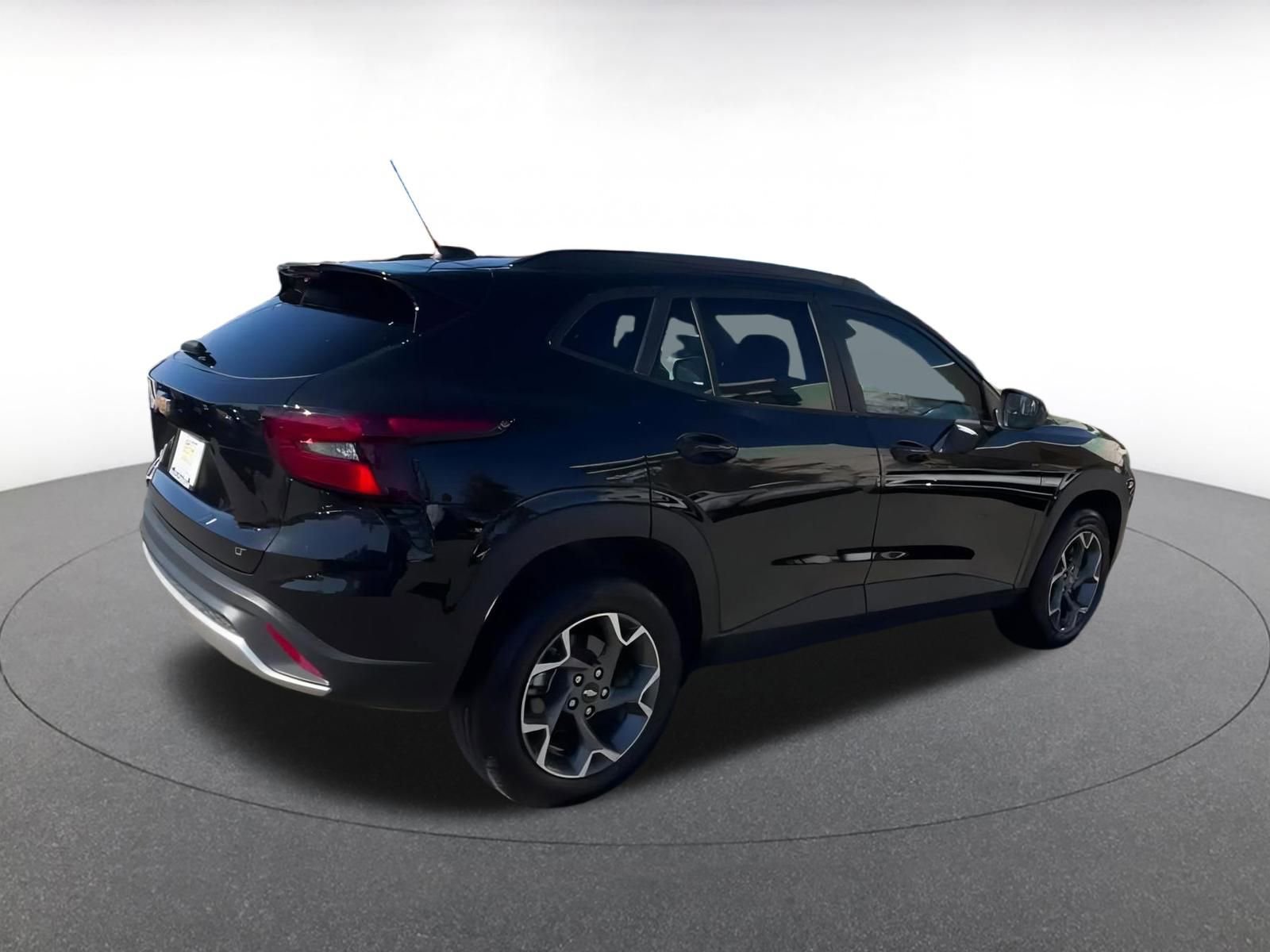 Used 2025 Chevrolet Trax LT image 14