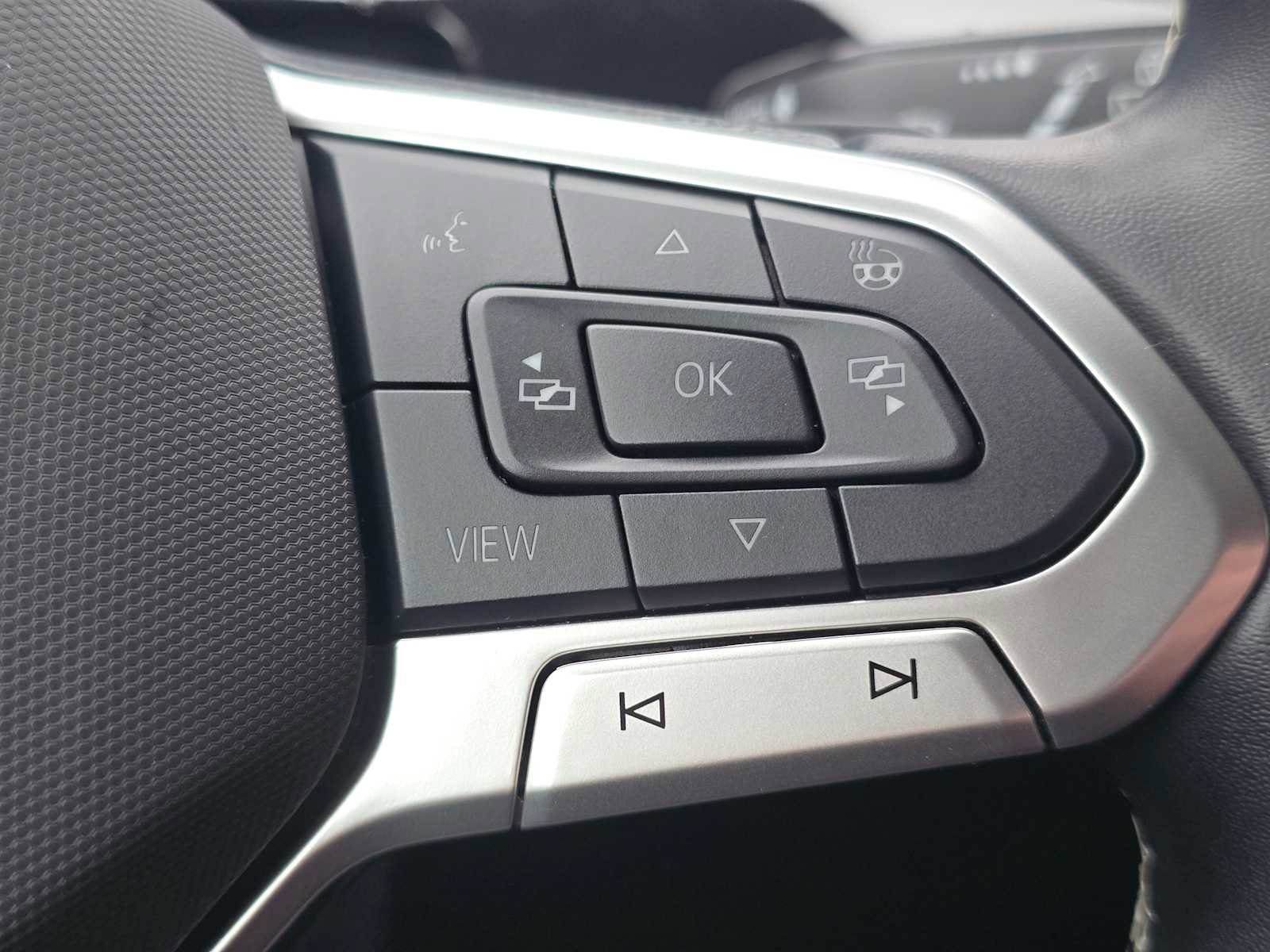 Used 2025 Volkswagen Atlas Cross Sport SE image 34