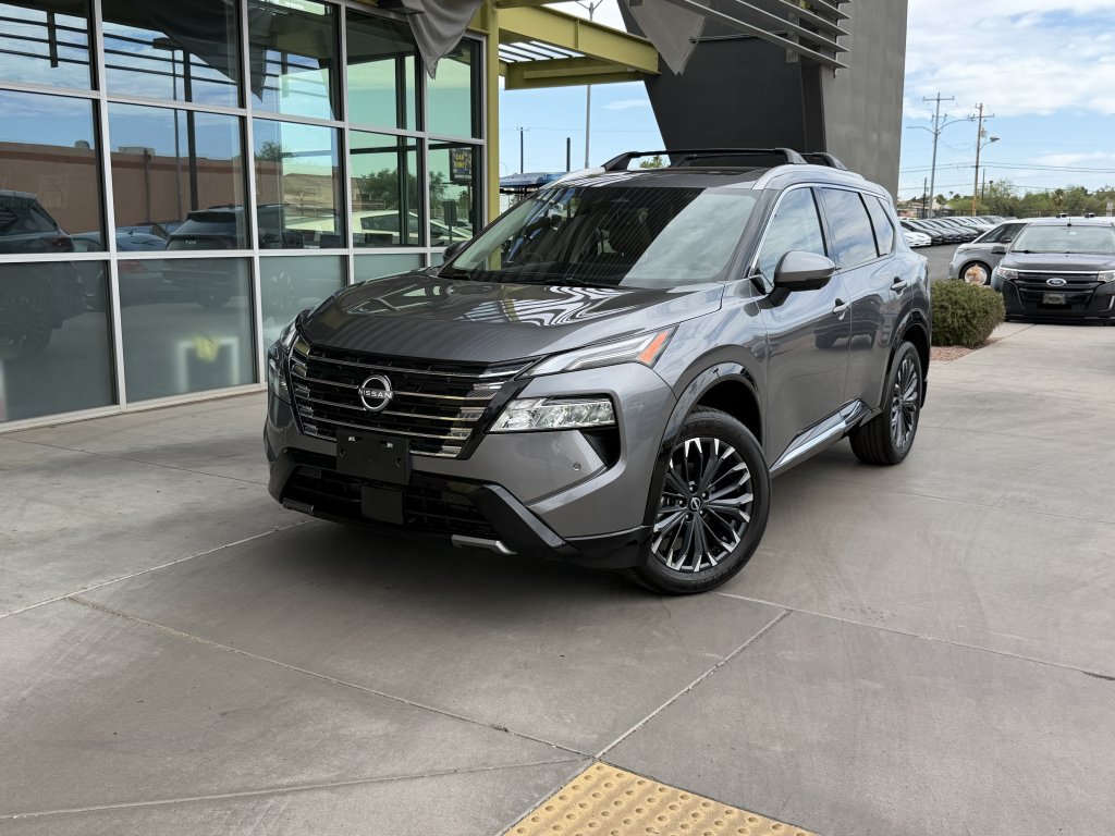 Used 2025 Nissan Rogue Platinum w/ Platinum Premium Package FWD image 2