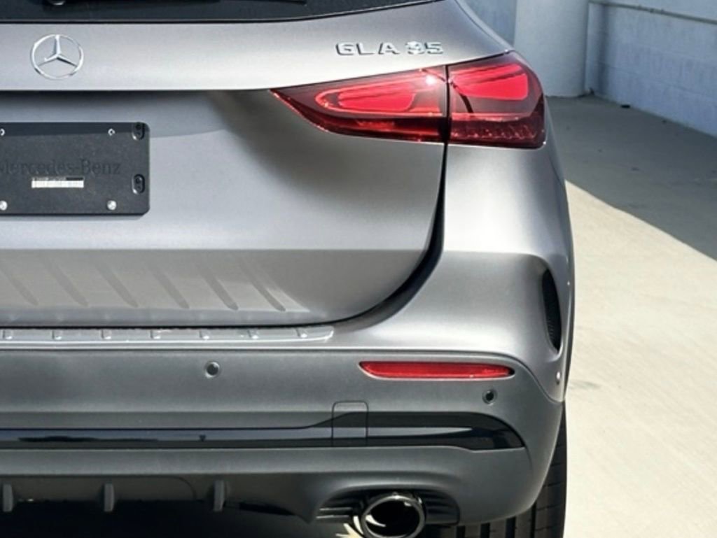 New 2025 Mercedes-Benz GLA 35 AMG 4MATIC image 11