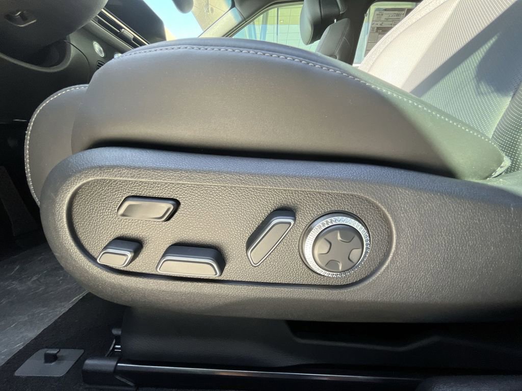 New 2025 Genesis GV60 Advanced AWD/4WD image 14