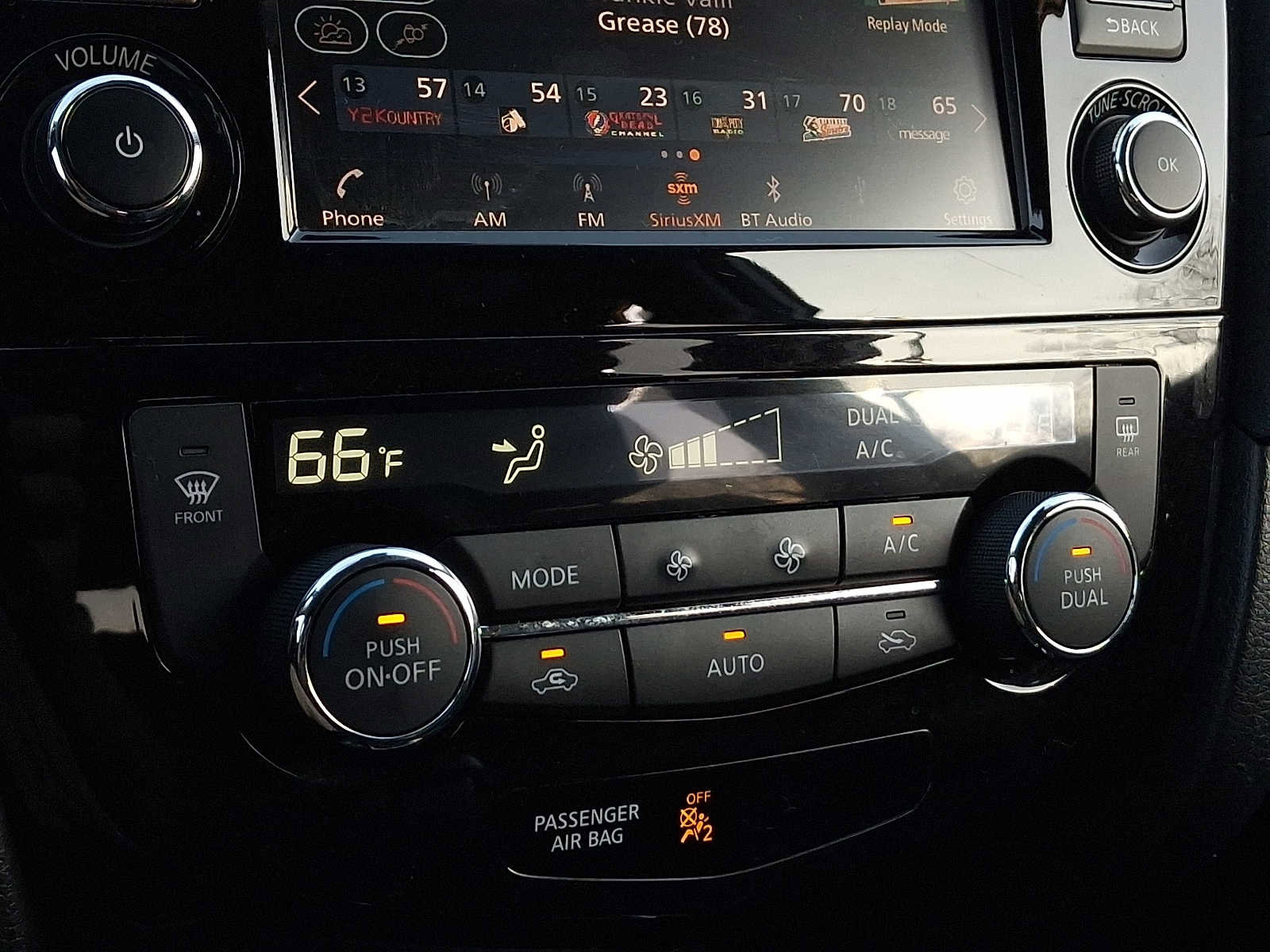 Used 2020 Nissan Rogue SV image 15