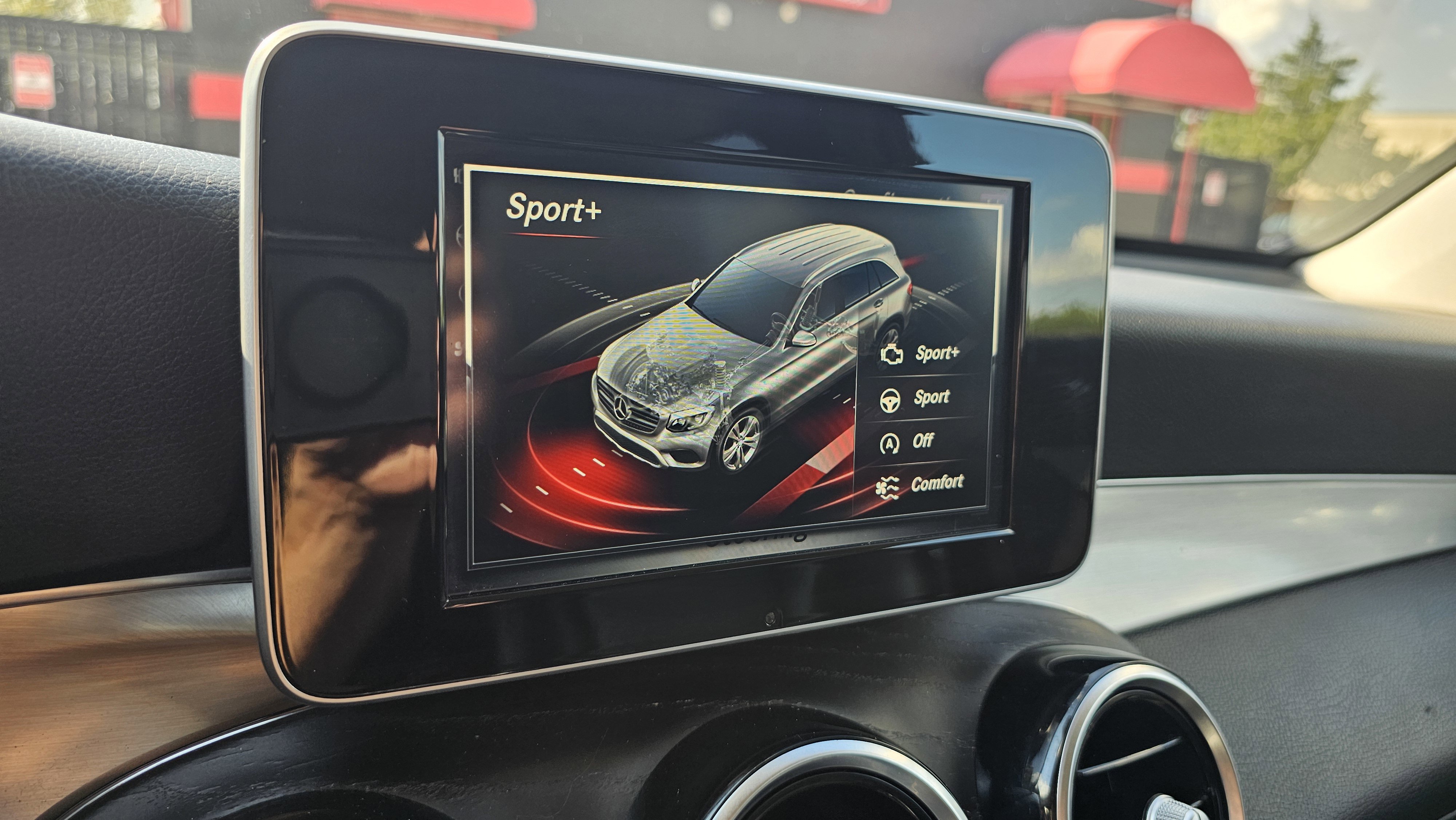Used 2019 Mercedes-Benz GLC 300 w/ Premium Package image 41