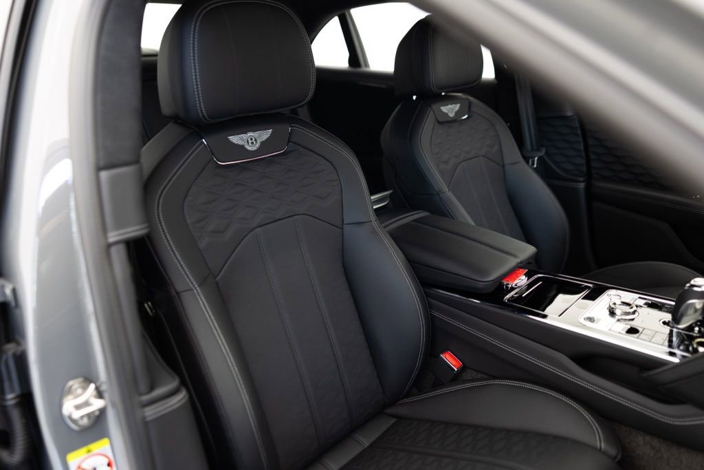 Used 2025 Bentley Flying Spur Plug-In Hybrid image 8