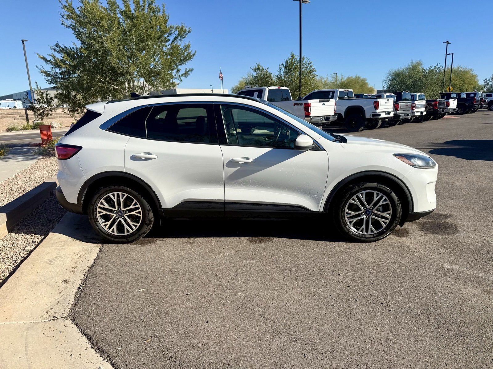 Used 2020 Ford Escape SEL image 2