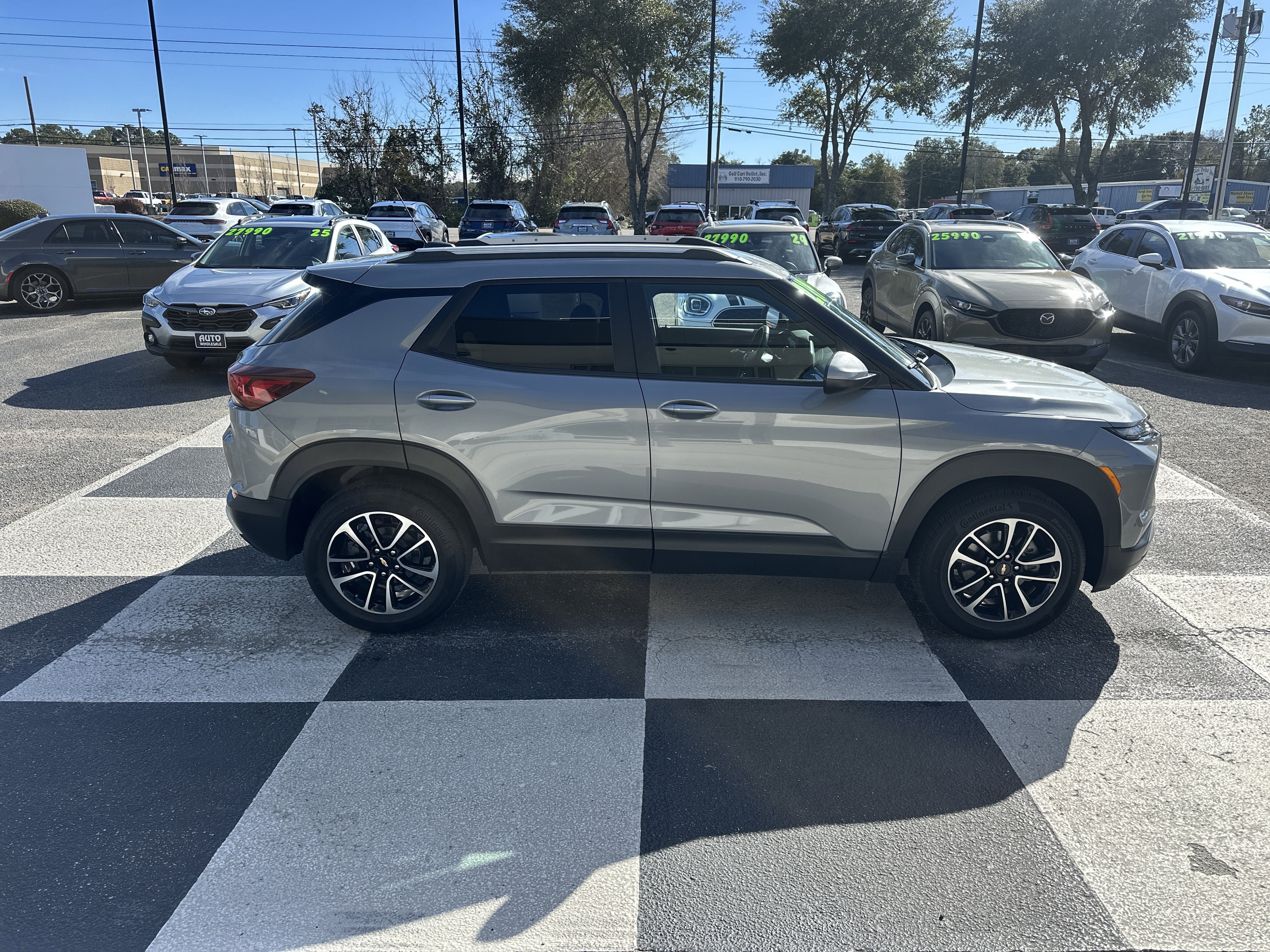 Used 2024 Chevrolet TrailBlazer LT w/ Convenience Package image 3