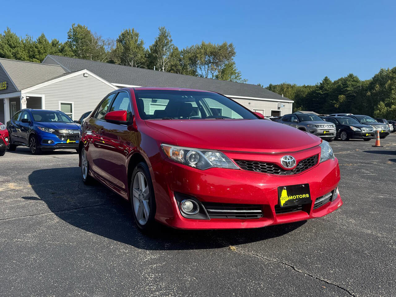 Used 2014 Toyota Camry SE image 2