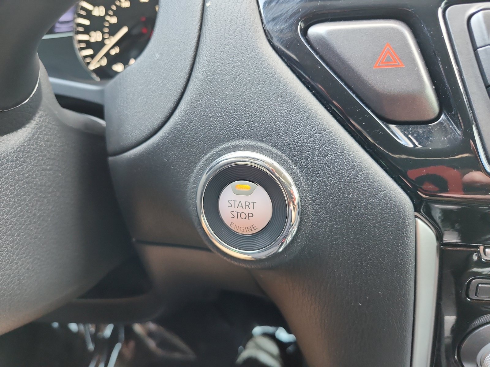 Used 2020 Nissan Pathfinder SV FWD image 18
