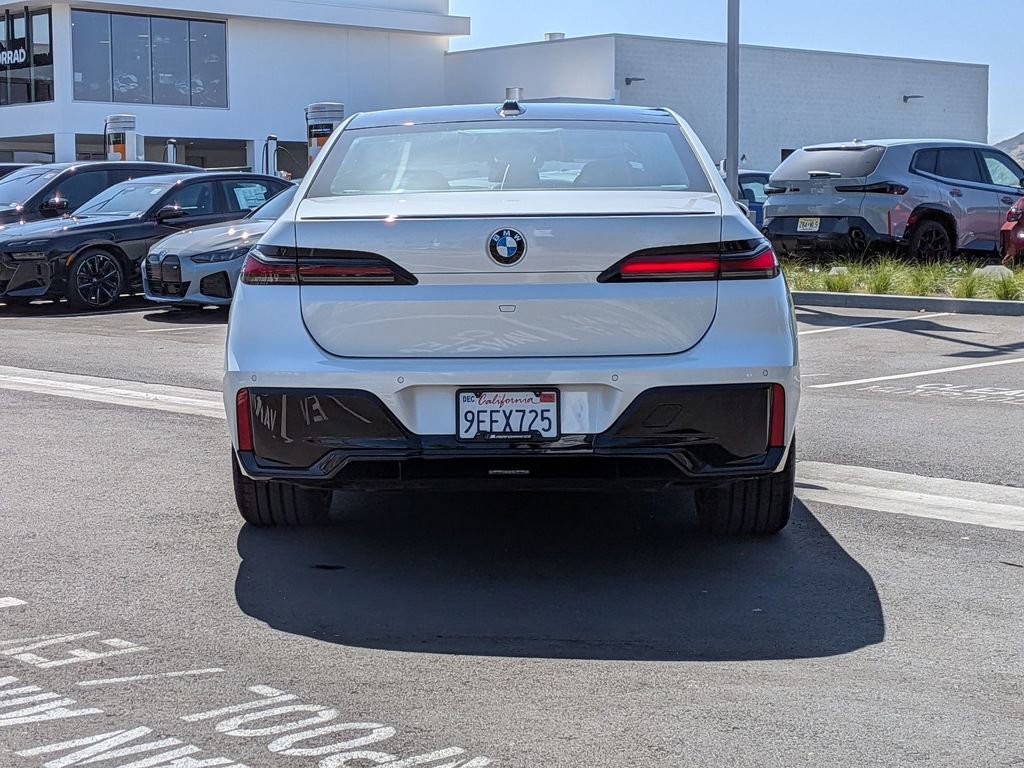 Used 2023 BMW 740i w/ Parking Assistance Package image 7