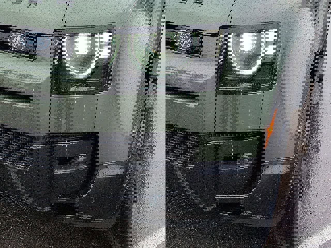 New 2026 Land Rover Defender 130 X-Dynamic SE image 10