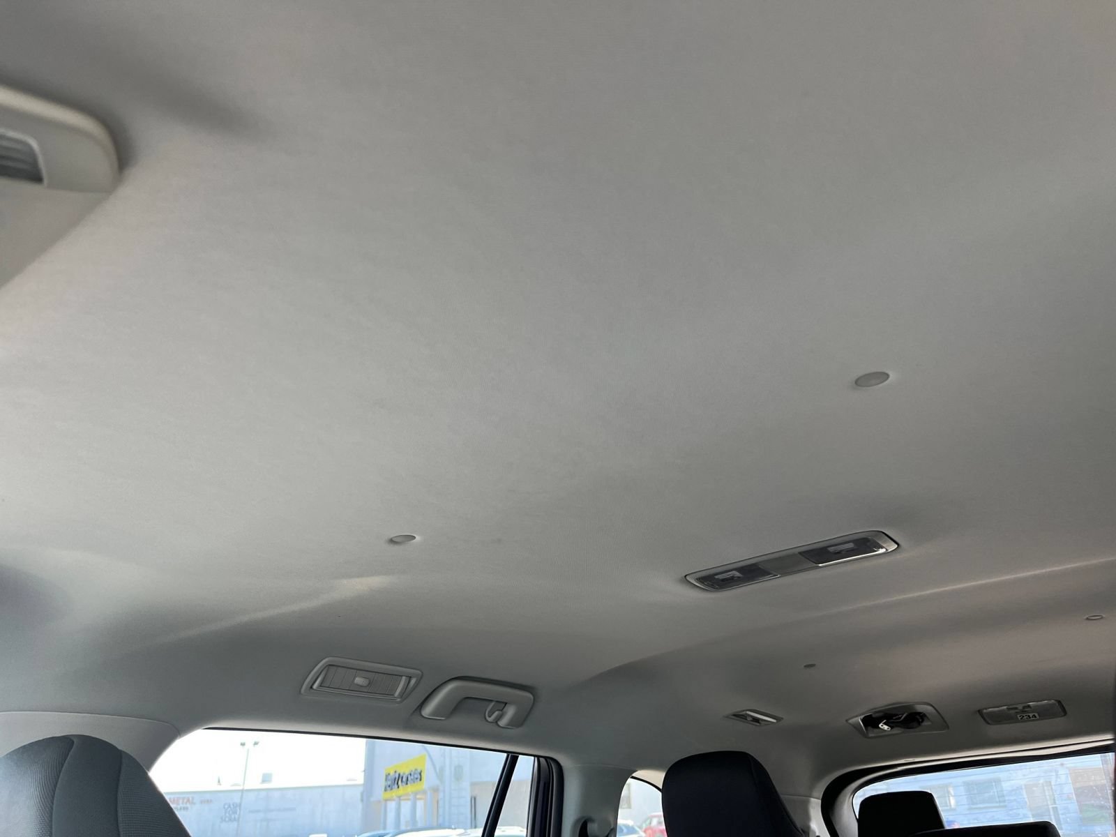 Used 2025 Toyota Highlander LE FWD image 31