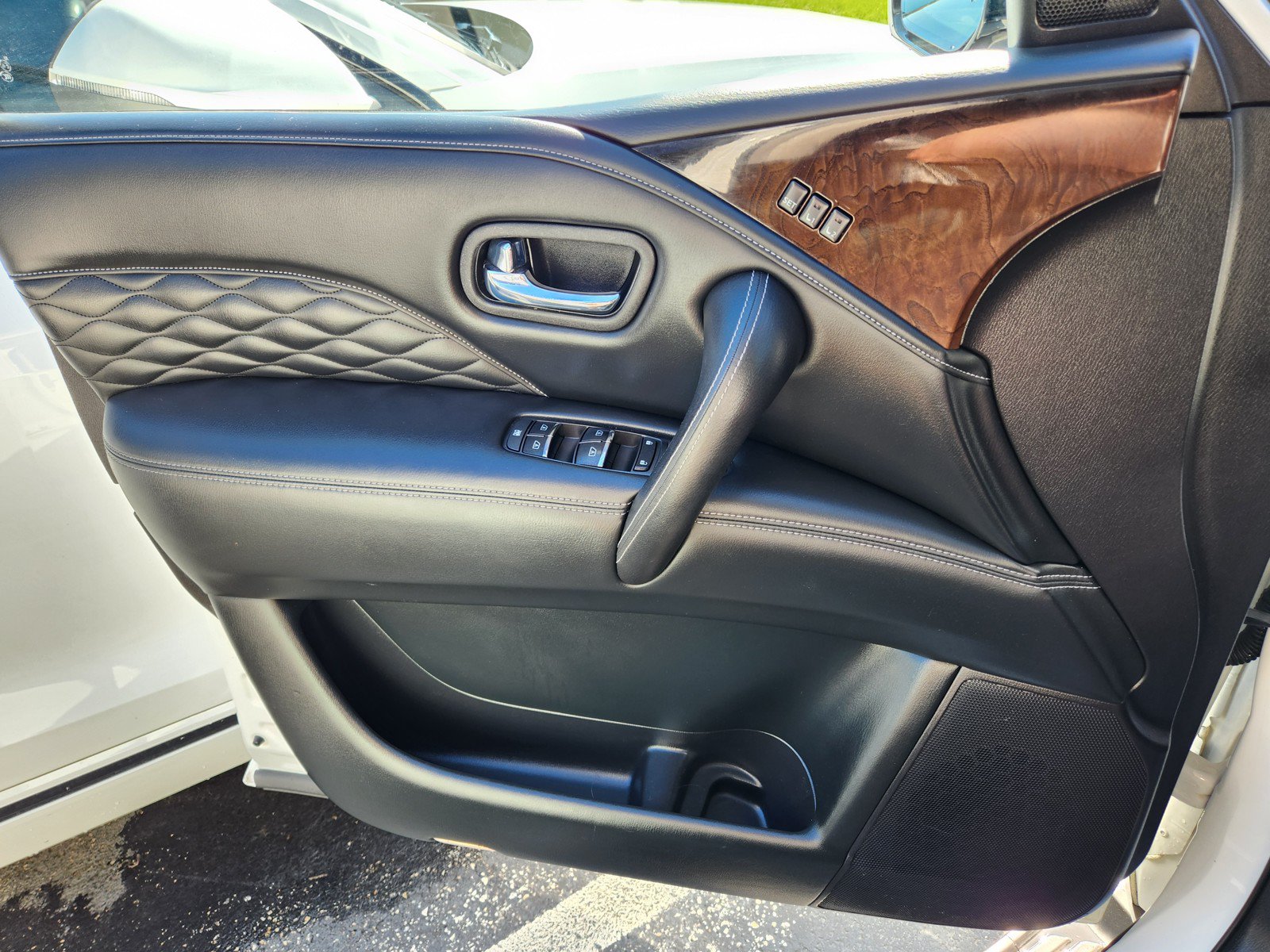 Used 2018 INFINITI QX80 4WD w/ Deluxe Technology Package image 25