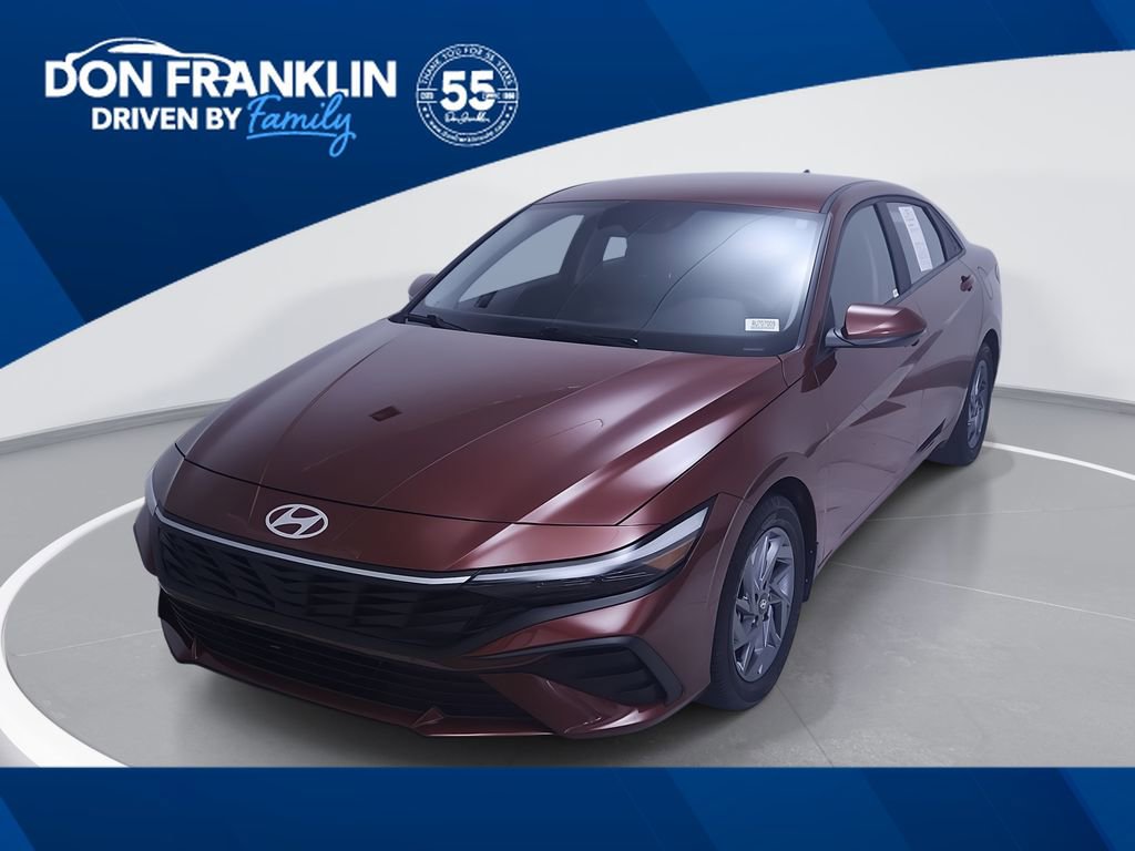 Used 2024 Hyundai Elantra SEL image 1