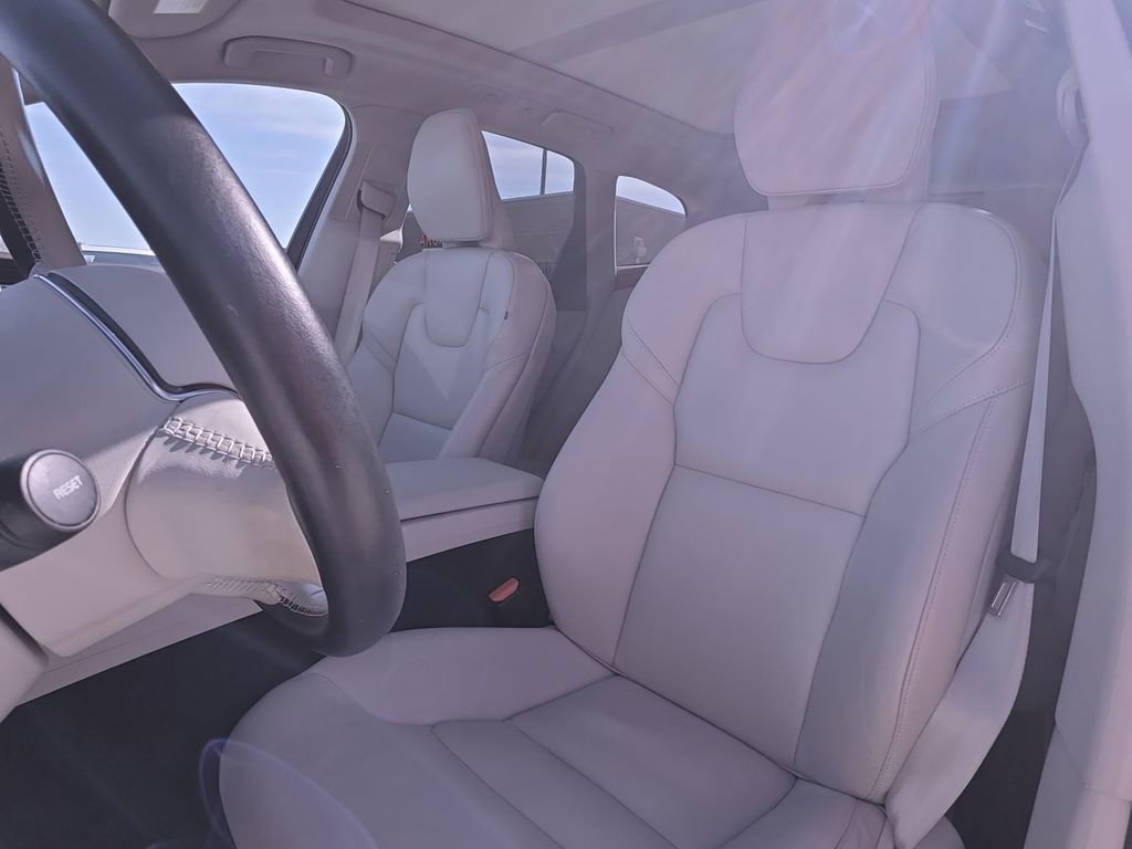 Used 2023 Volvo XC60 B5 Plus w/ Climate Package image 17
