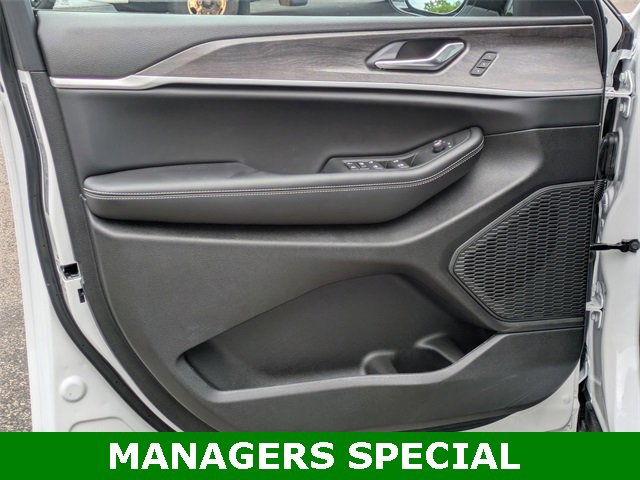 New 2025 Jeep Grand Cherokee Limited w/ Trailer Tow Package image 12