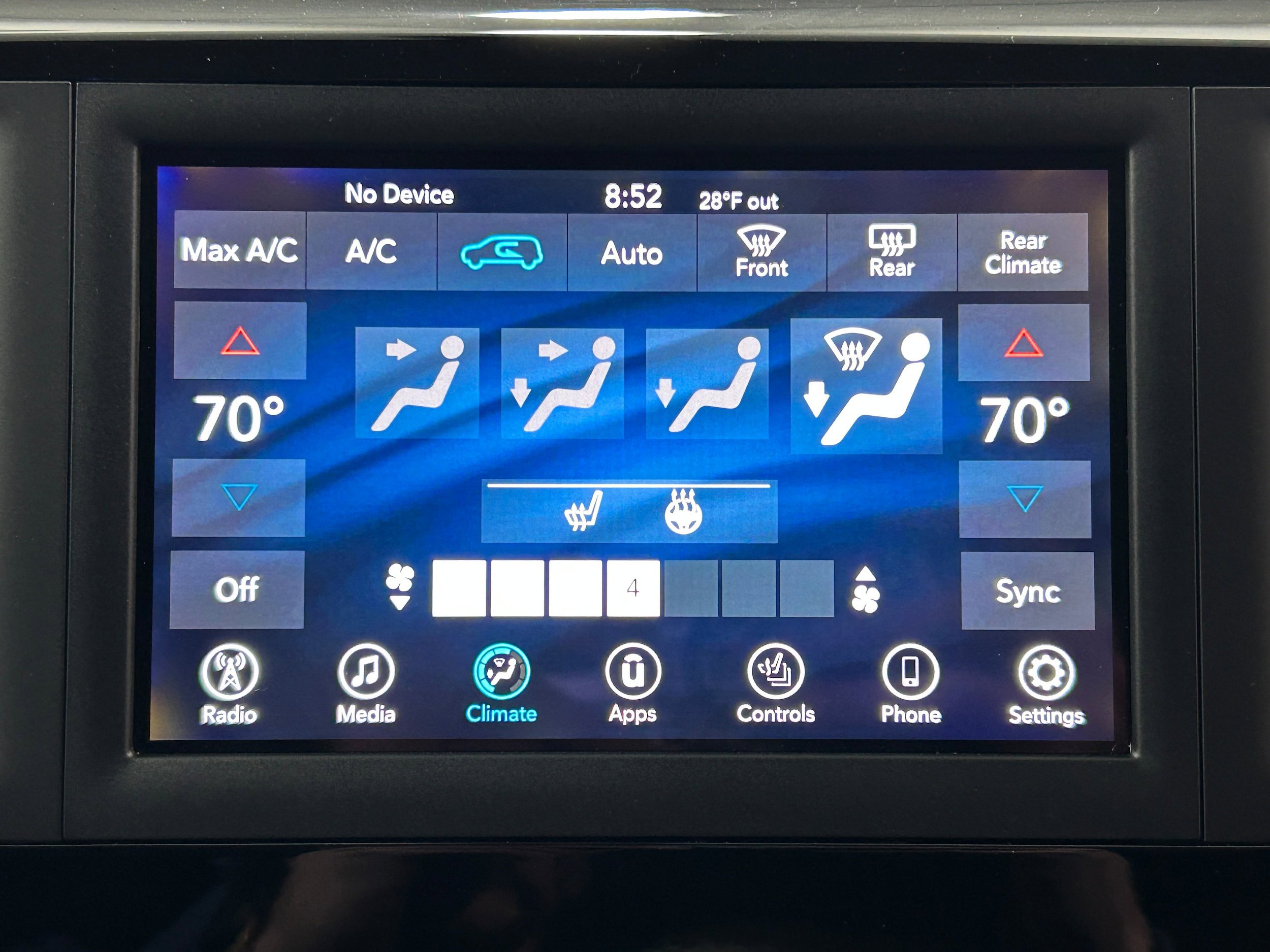 Used 2020 Chrysler Pacifica Touring-L w/ Tire & Wheel Group FWD image 7