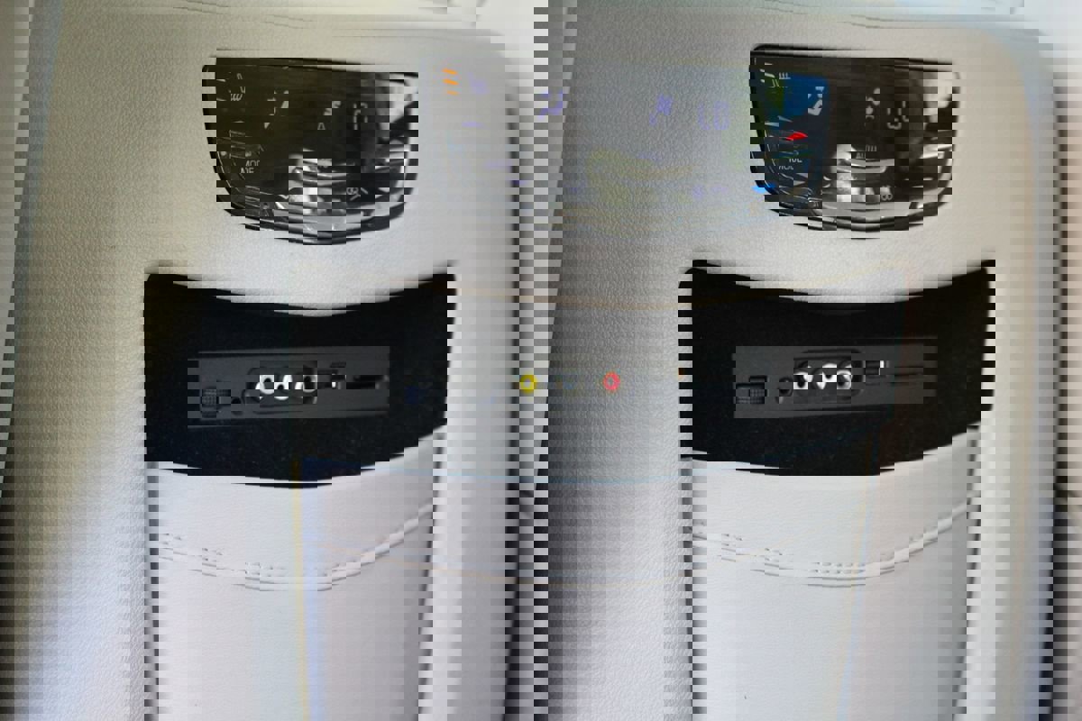 Used 2015 Cadillac Escalade ESV Premium image 20