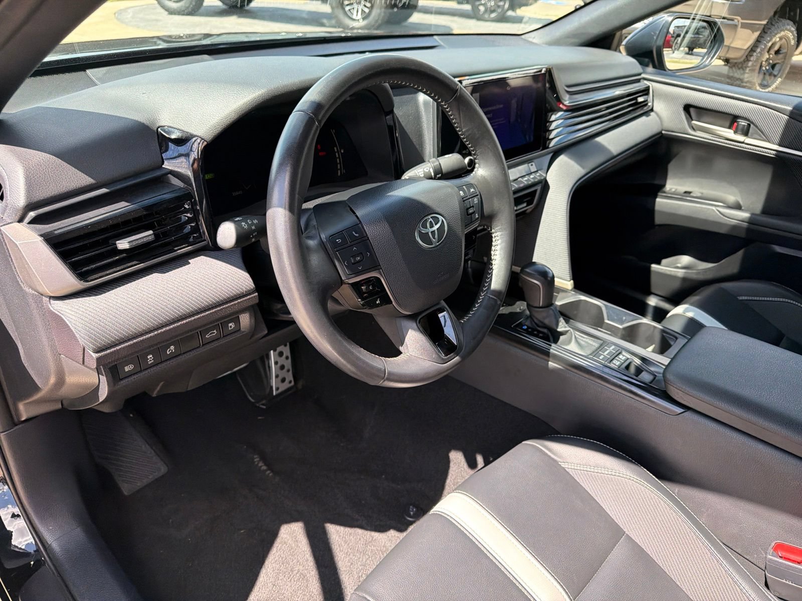 Used 2025 Toyota Camry SE FWD image 10
