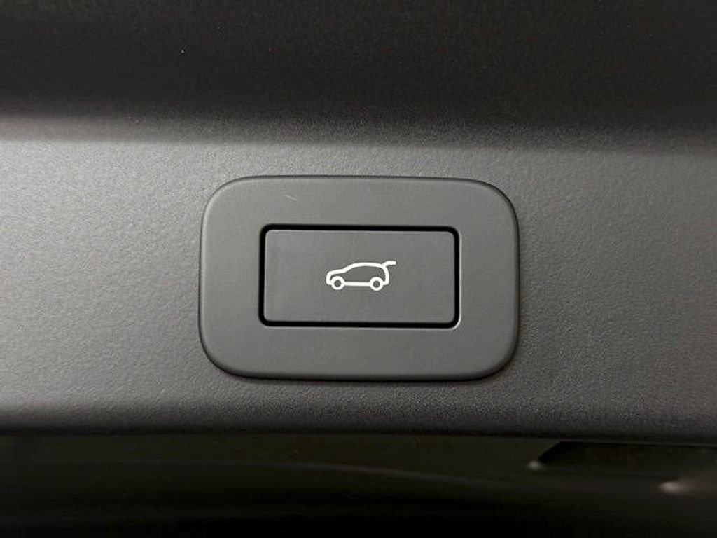 New 2026 Jaguar F-PACE R-Dynamic S AWD/4WD image 17