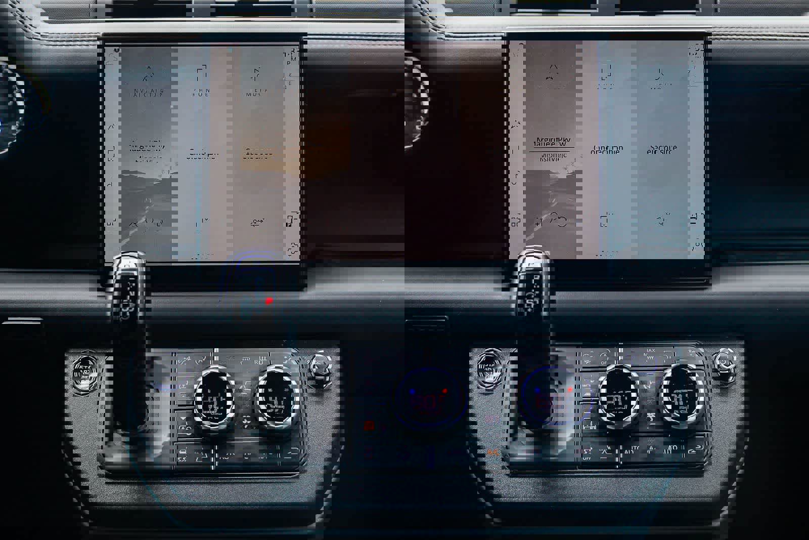 Used 2023 Land Rover Defender 130 X-Dynamic SE image 13