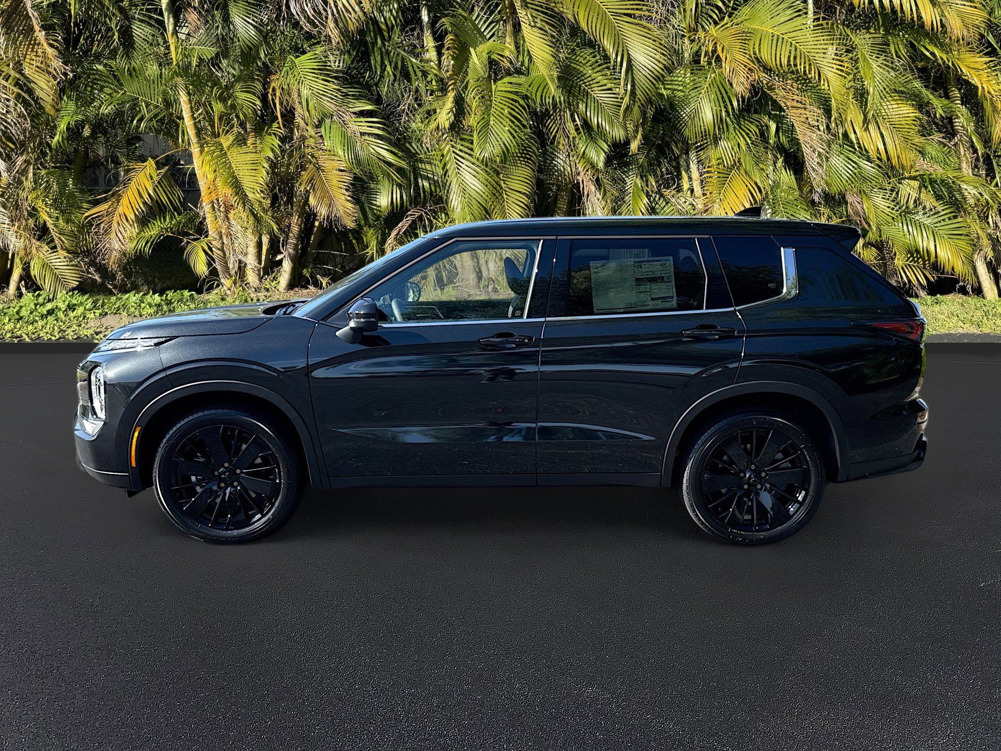 New 2026 Mitsubishi Outlander LE FWD image 2