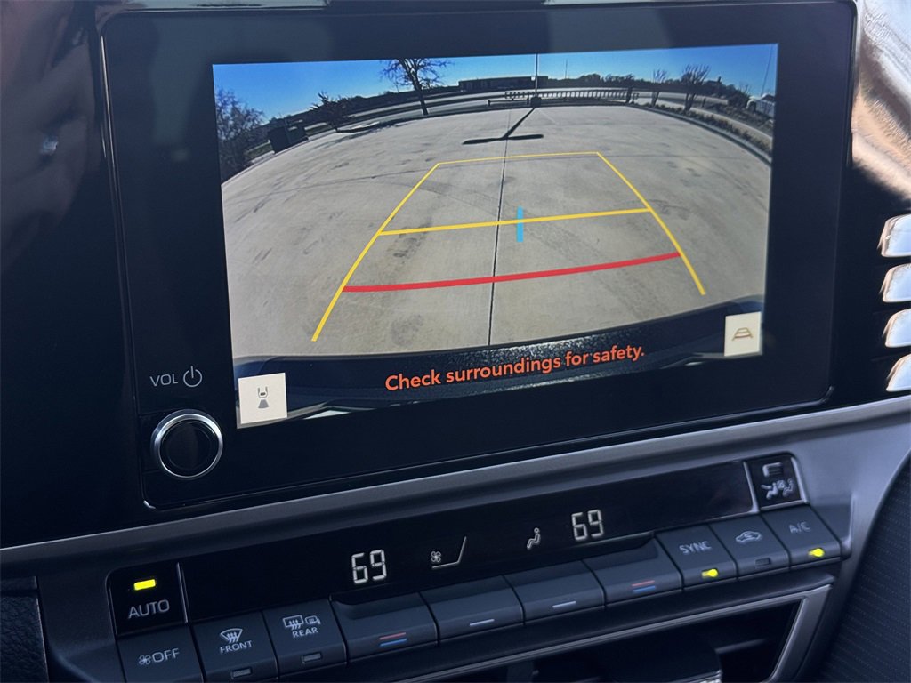 Used 2025 Toyota Camry SE w/ Convenience Package image 19