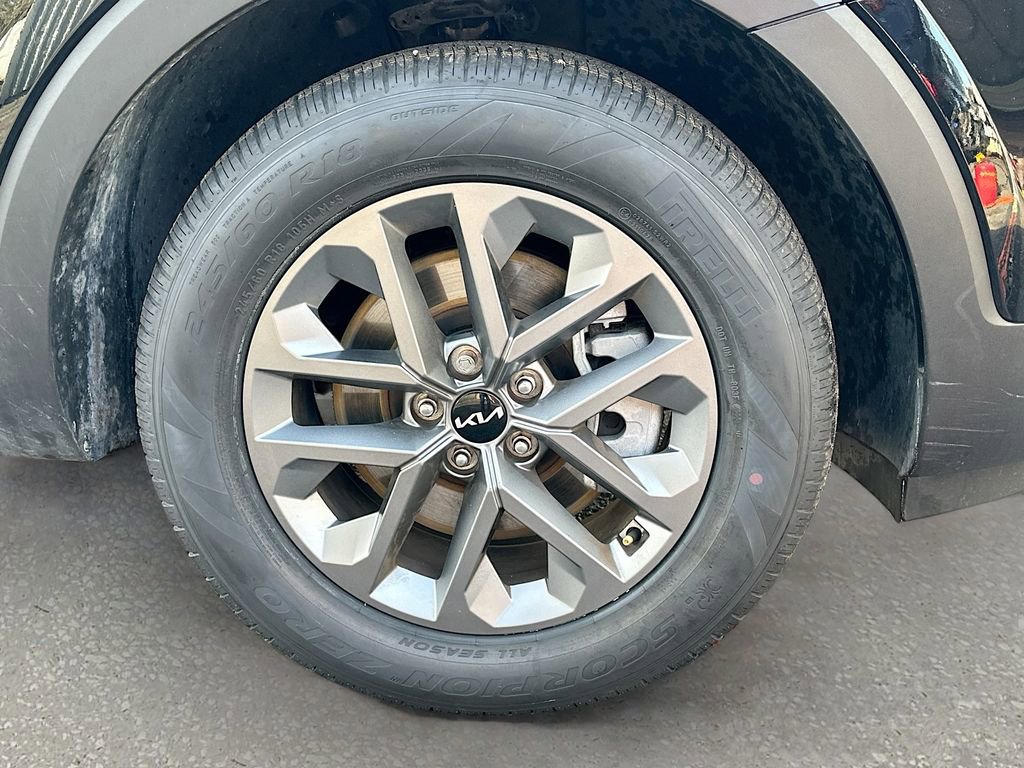 Certified 2025 Kia Telluride LX image 31