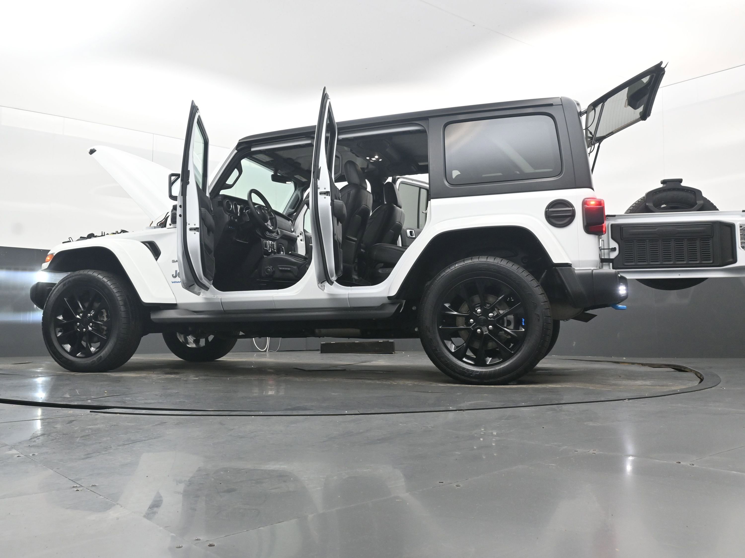 Used 2023 Jeep Wrangler Sahara image 43
